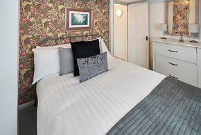 Host Stay George Street Retreat