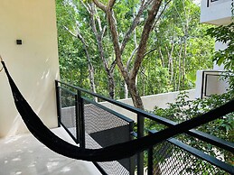 Jungle  Studio Balcony & Hammock S19