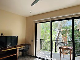 Jungle  Studio Balcony & Hammock S19