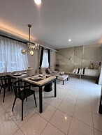 Suite Room by Echa at Alesha House