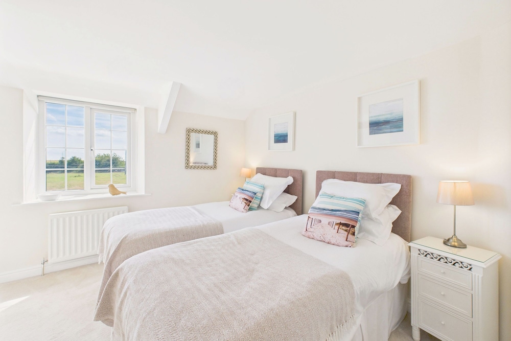 Host Stay Dove Cottage