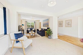 Host Stay Merrow Cottage