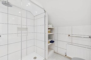 Host Stay Merrow Cottage