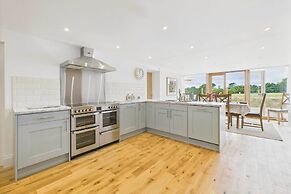 Host Stay Merrow Cottage