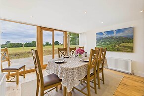 Host Stay Merrow Cottage