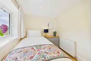 Host Stay Merrow Cottage