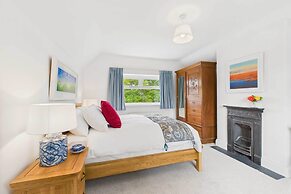 Host Stay Merrow Cottage