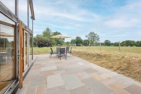 Host Stay Merrow Cottage