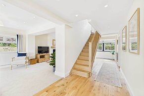 Host Stay Merrow Cottage