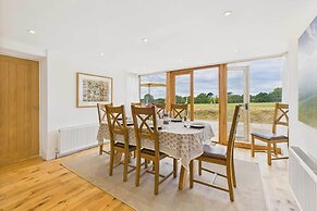 Host Stay Merrow Cottage