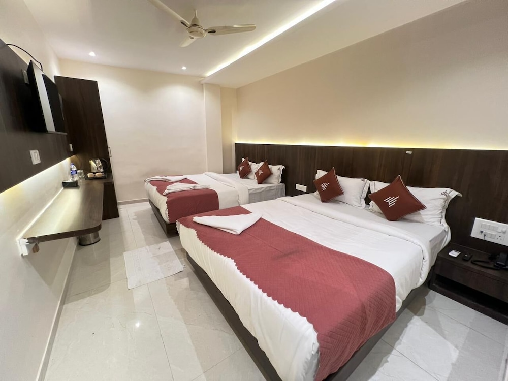 CR Residency By Glitz Hotels