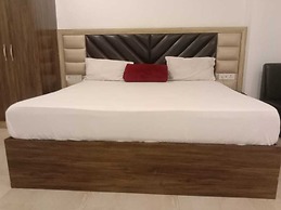 Hotel The Royal Crown
