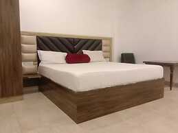 Hotel The Royal Crown