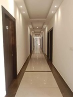 Hotel The Royal Crown