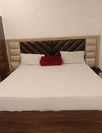 Hotel The Royal Crown