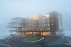 Le Crown Hotel