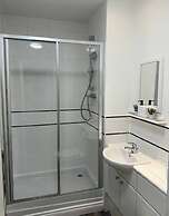 City Centre Apartment - Free Parking - Sleeps 4