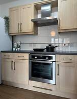 City Centre Apartment - Free Parking - Sleeps 4