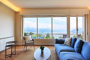 Charming Home With Stunning Lake Views