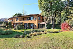 Lakefront Holiday Home