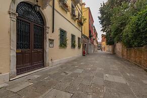 GuestHost -Sunny Dorsoduro Apartment