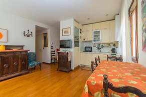 GuestHost -Sunny Dorsoduro Apartment