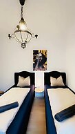 Lovely 2BR for 5 Peaceful Central Stay