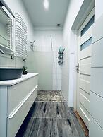 Lovely 2BR for 5 Peaceful Central Stay