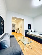 Lovely 2BR for 5 Peaceful Central Stay