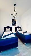 Lovely 2BR for 5 Peaceful Central Stay