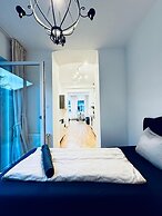Lovely 2BR for 5 Peaceful Central Stay