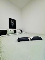 Lovely 2BR for 5 Peaceful Central Stay