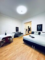 Lovely 2BR for 5 Peaceful Central Stay