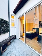 Lovely 2BR for 5 Peaceful Central Stay