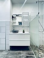 Lovely 2BR for 5 Peaceful Central Stay