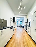 Lovely 2BR for 5 Peaceful Central Stay