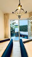 Lovely 2BR for 5 Peaceful Central Stay