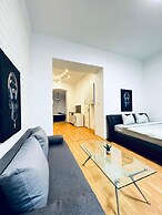 Lovely 2BR for 5 Peaceful Central Stay