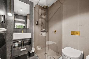 Bright Studio in Braddon With Parking