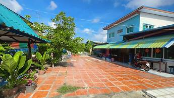 OYO 75596 The Sirisuk House