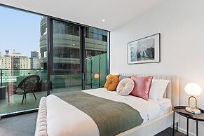 Central Entertainer With Panoramic City Views