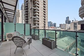 Central Entertainer With Panoramic City Views
