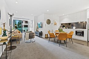 Central Entertainer With Panoramic City Views