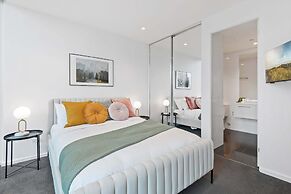 Central Entertainer With Panoramic City Views