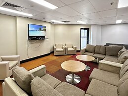 Brisbane Apt Near Dining, Shops and River Walks