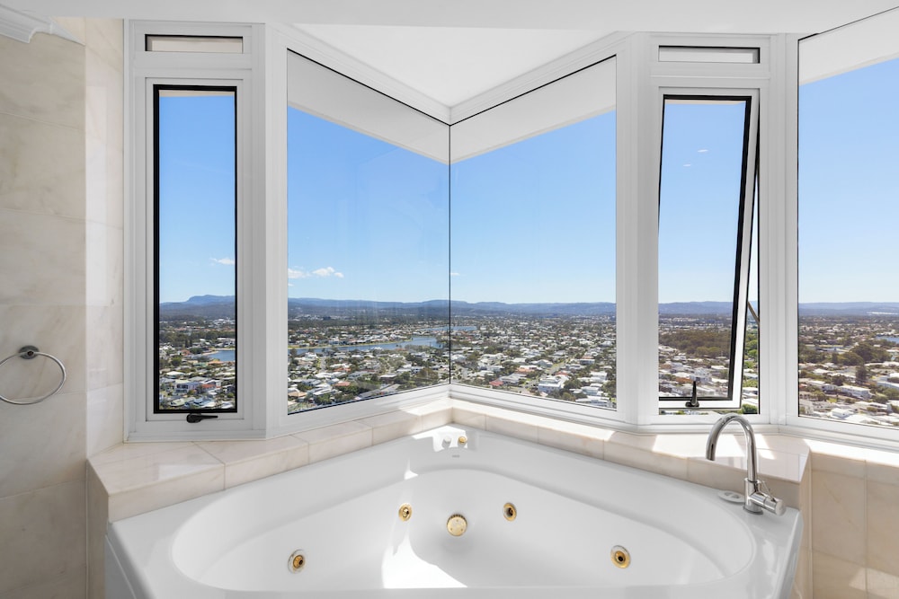 Elysian Blue 3BR Burleigh Heads Escape