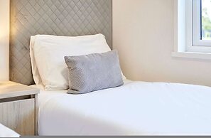 Host Stay Hideaway Retreat
