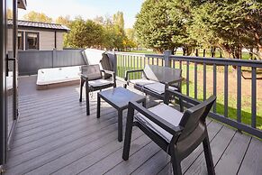 Host Stay Pine Lodge