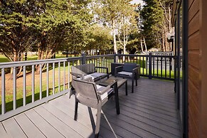 Host Stay Pine Lodge