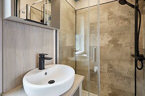 Host Stay Royal Pines Lodge